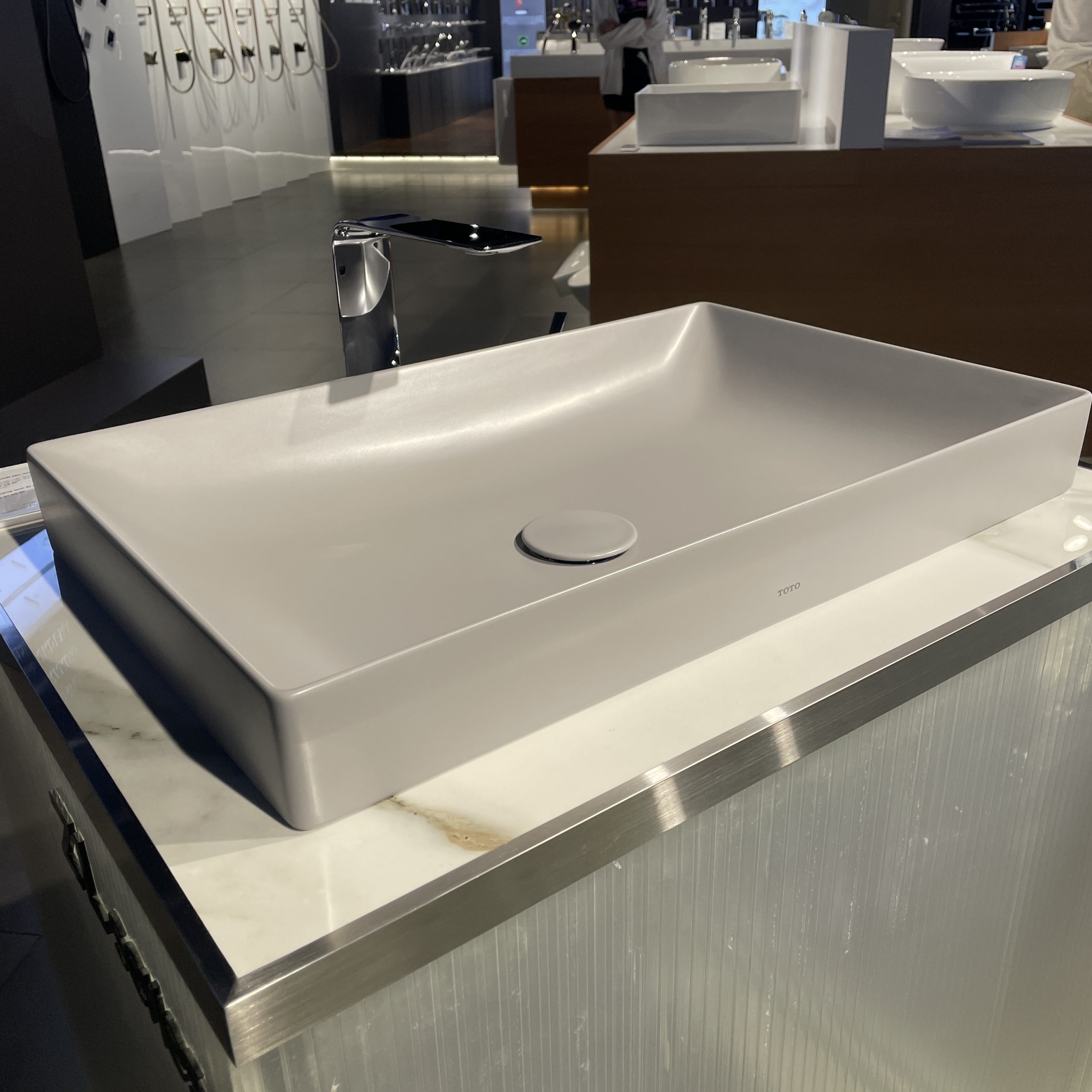 chau lavabo dat ban toto lt4716g19#mbe be mo 2
