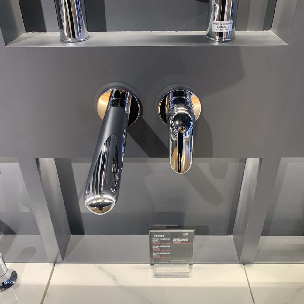 voi lavabo nong lanh toto tls03308b gan tuong 2 lo 3