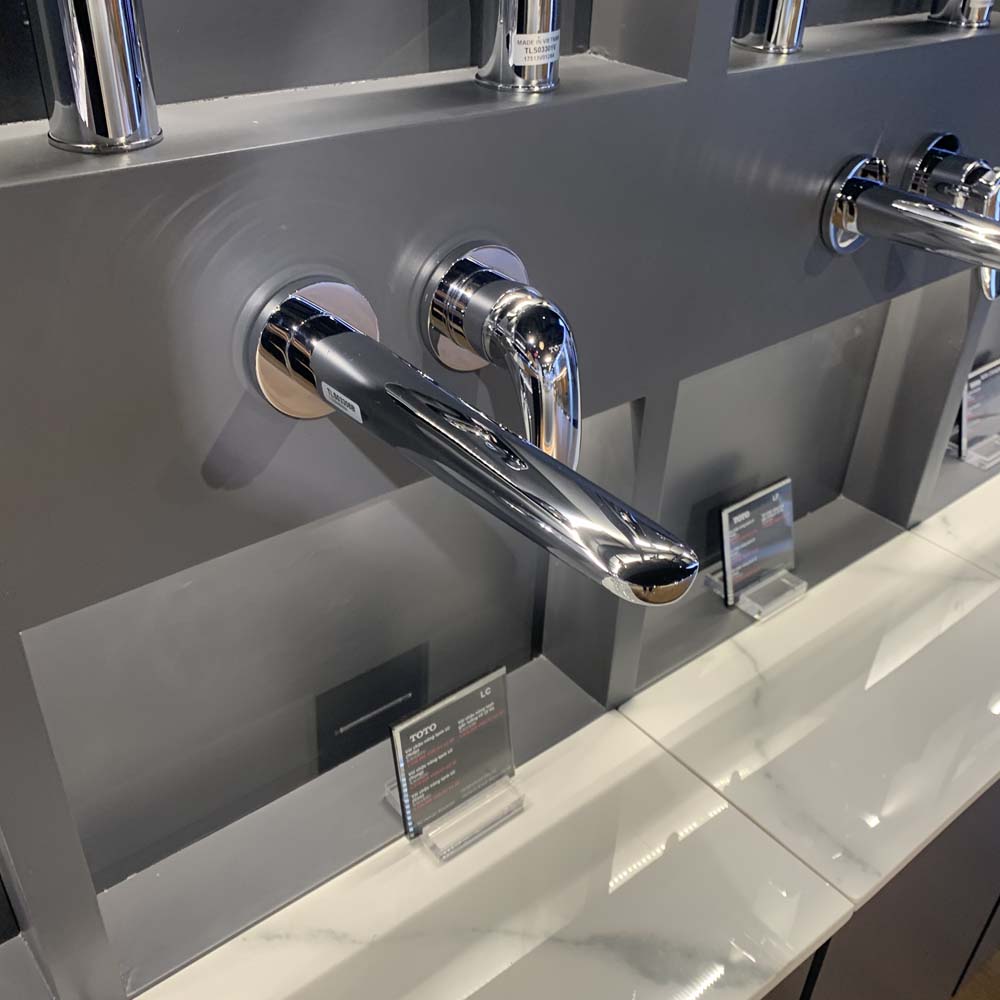 voi lavabo nong lanh toto tls03308b gan tuong 2 lo 4