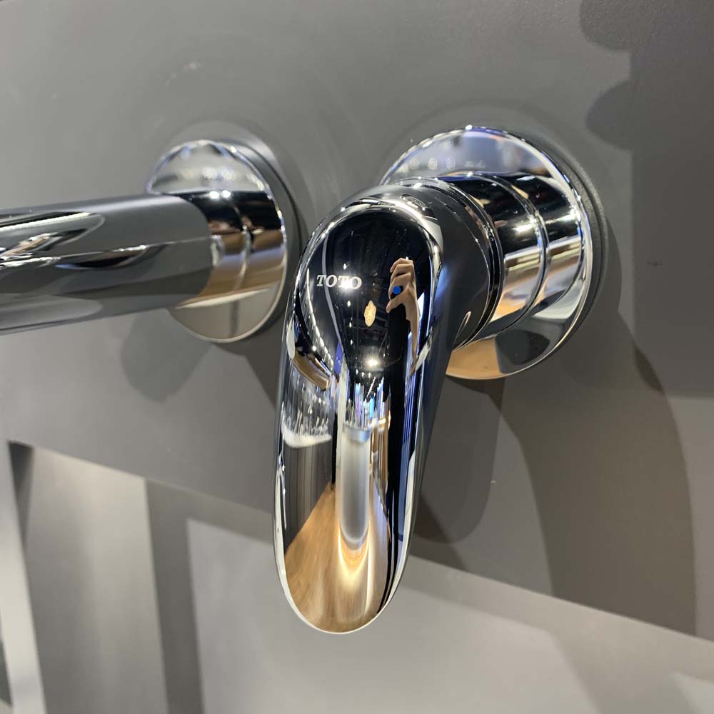 voi lavabo nong lanh toto tls03308b gan tuong 2 lo 5